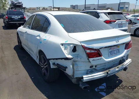 2017 Honda Accord Sport z USA, uszkodzony, nr VIN 1HGCR2F5XHA209013